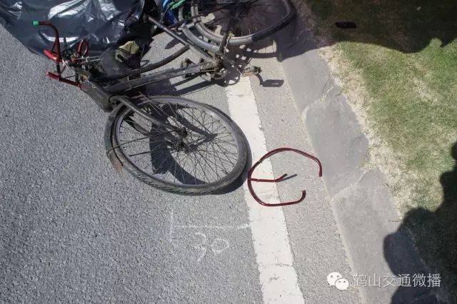 斯托克吉福德车祸：一名14岁的学生在骑自行车时被车撞死
