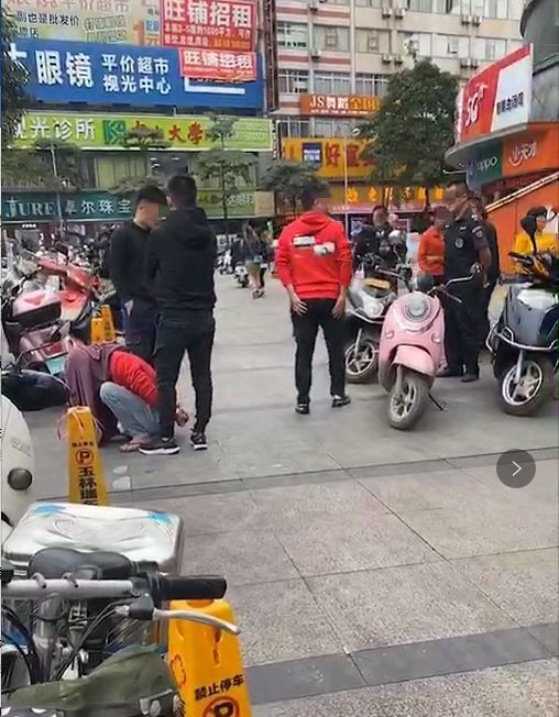 塔夫茨大学土耳其学生被拘留，视频显示蒙面人给她戴上手铐
