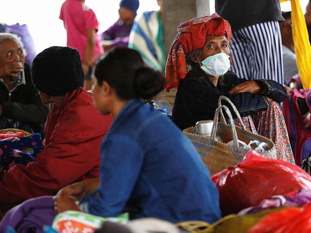 海耶斯火灾：伦敦变电站起火，人们被疏散