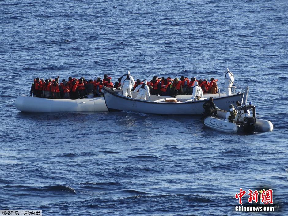 意大利海岸警卫队发现6名在地中海沉船中死亡的移民尸体