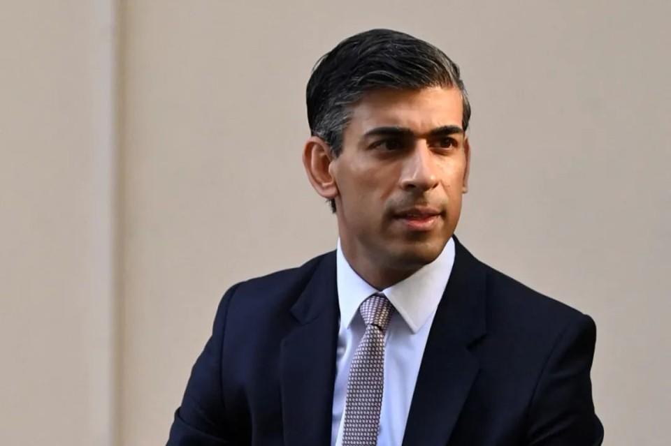 英国广播公司主持人克里斯·埃文斯在向艾迪·乔丹致敬时情绪失控