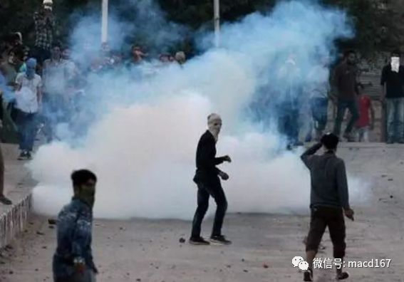 至少4名警察和3名武装分子嫌疑人在克什米尔战斗中丧生