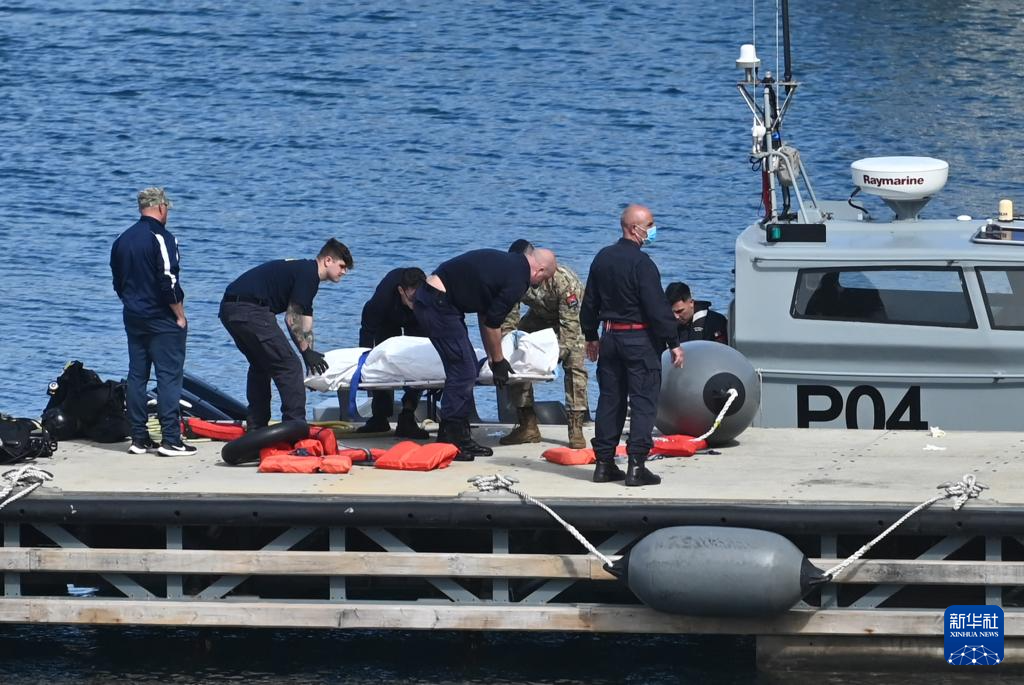 意大利海岸警卫队发现6名在地中海沉船中死亡的移民尸体