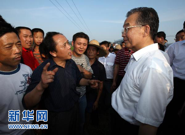 西班牙南部发生山洪暴发，官员们疏散了350多户家庭
