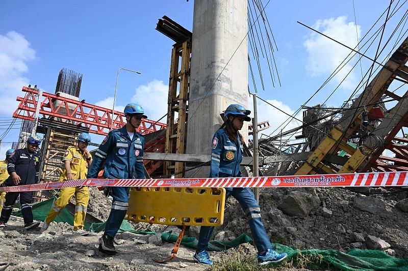 曼谷在建高架公路坍塌，造成至少5人死亡