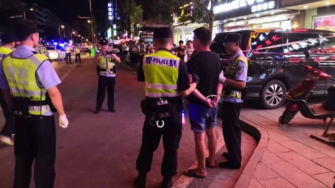 凯特林住宅大火造成三人死亡，三名警察受伤
