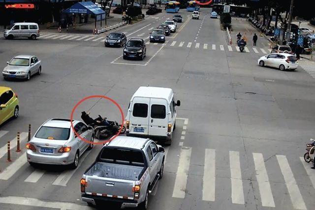 柏林撞车事故：汽车撞向行人，造成大规模伤亡