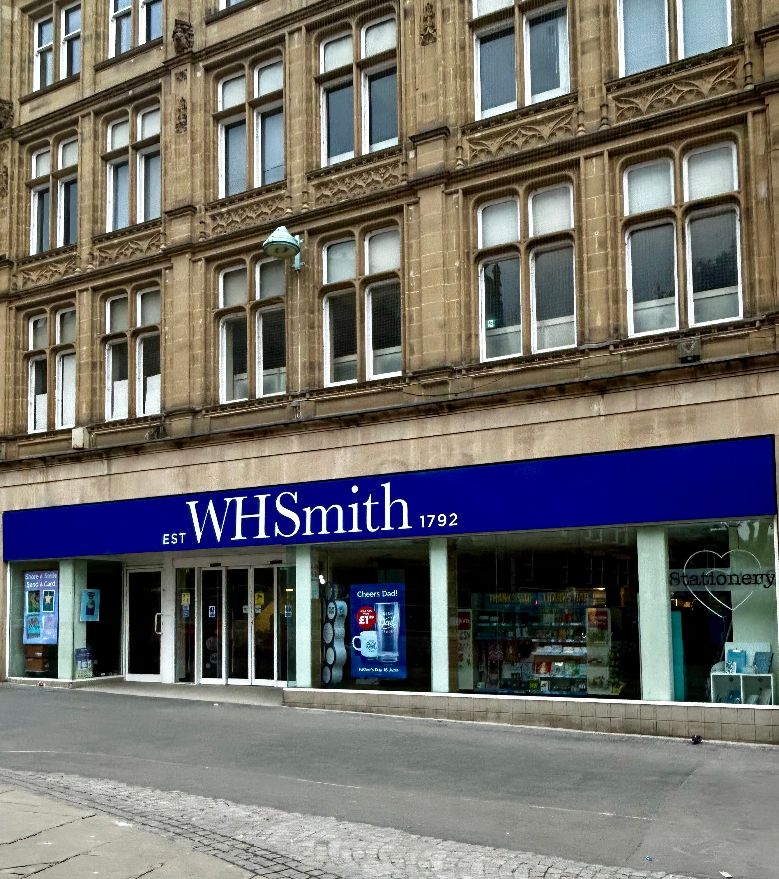 在达成7600万英镑的巨额交易后，WHSmith将出售所有500家商业街门店